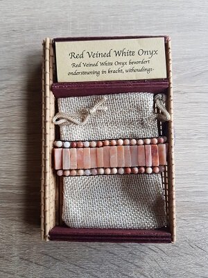Dames armband met natuurstenen Red Veined White Onyx