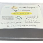 Engeltje in een glazen flesje met natuursteen, schelp en een perkamentje met boodschap
