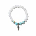 Dames armband Witte Jade en Larderiet 8 mm met veer bedel