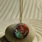 Goudkleurige RVS Epoxy ketting met natuursteen