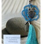 Uil met licht blauwe kwast