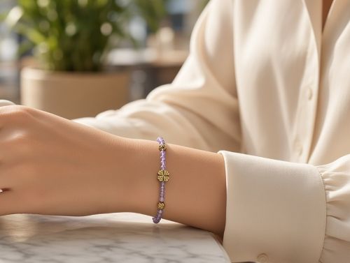 Dames armband Amethist 4 mm met goudkleurige tussenkralen
